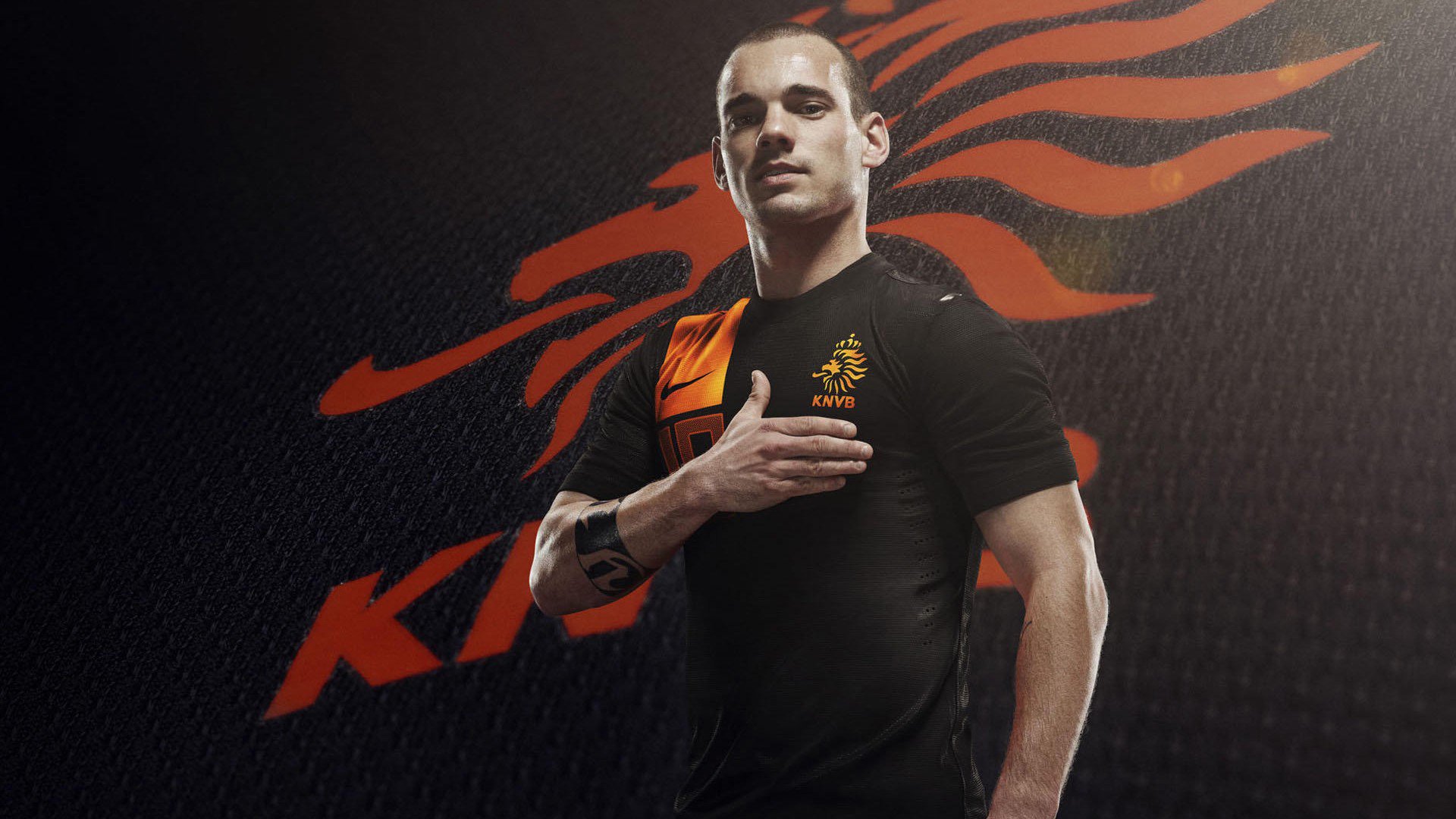 C罗携全家度假照片引爆热搜，c罗一家